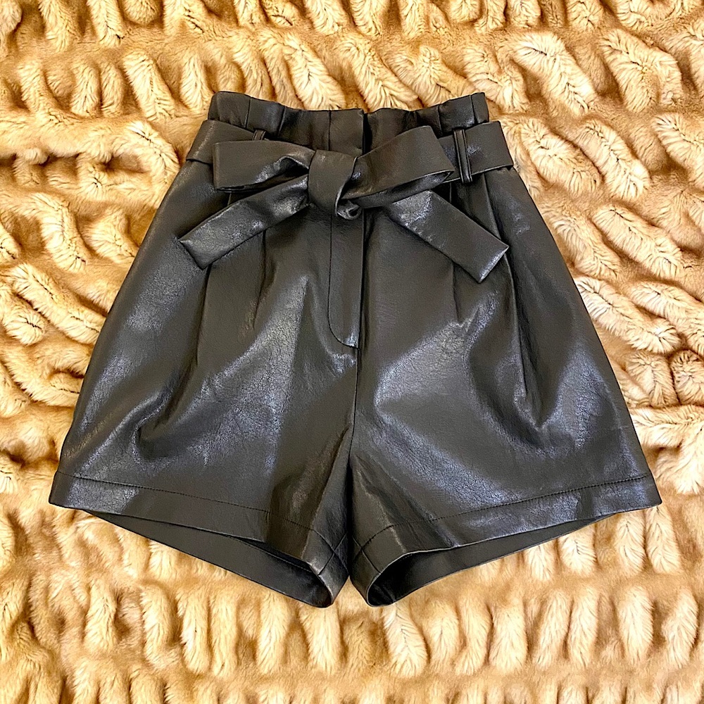 BCBG Black Faux Leather Tie Shorts XXS 🖤
